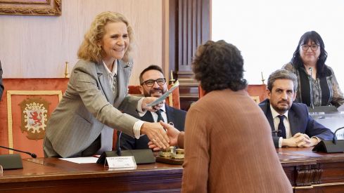 La infanta Elena entrega los diplomas de un curso de Salud Mental León y la Fundación Mapfre