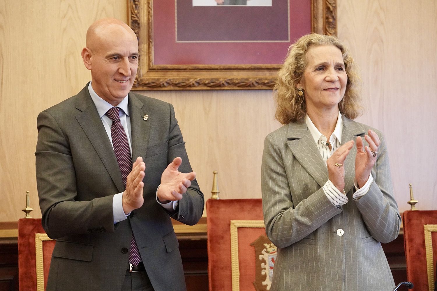 La infanta Elena entrega los diplomas de un curso de Salud Mental León y la Fundación Mapfre