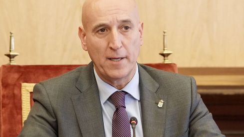 La infanta Elena entrega los diplomas de un curso de Salud Mental León y la Fundación Mapfre