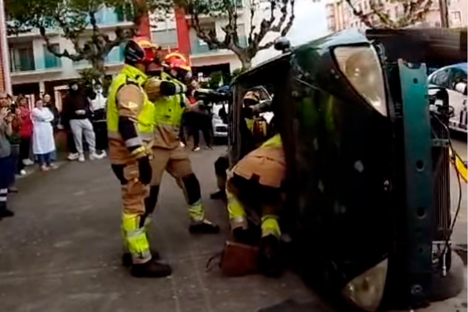 Así trabajan los Bomberos de León en un accidente vial con atrapados