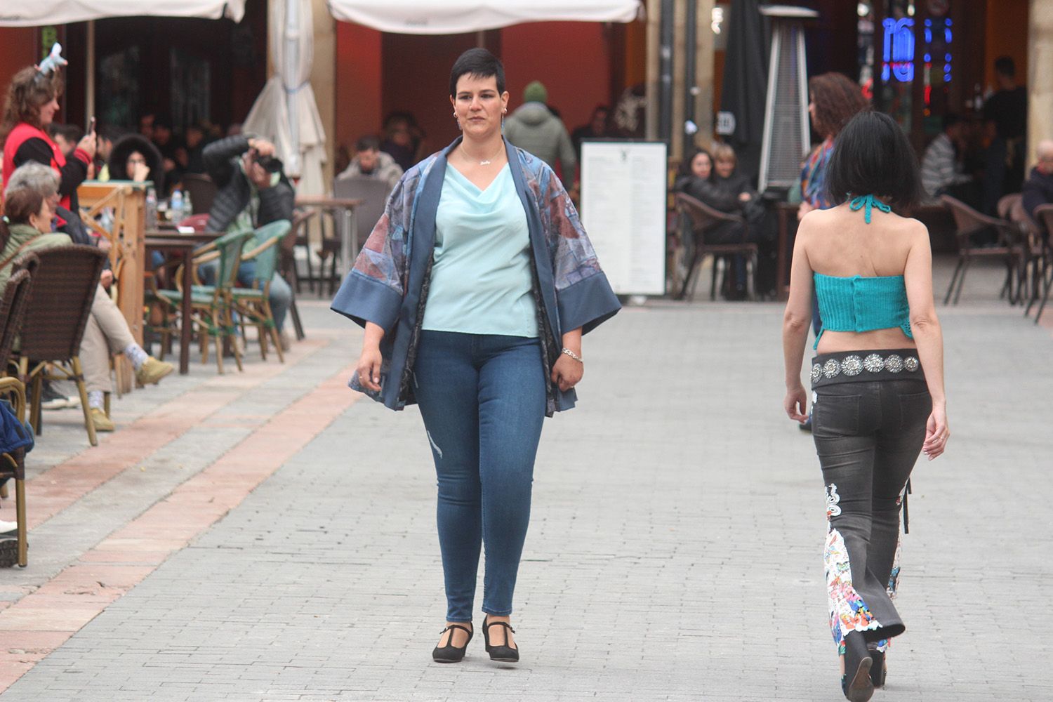 Moda en la calle - Desfile de jóvenes diseñadores leoneses