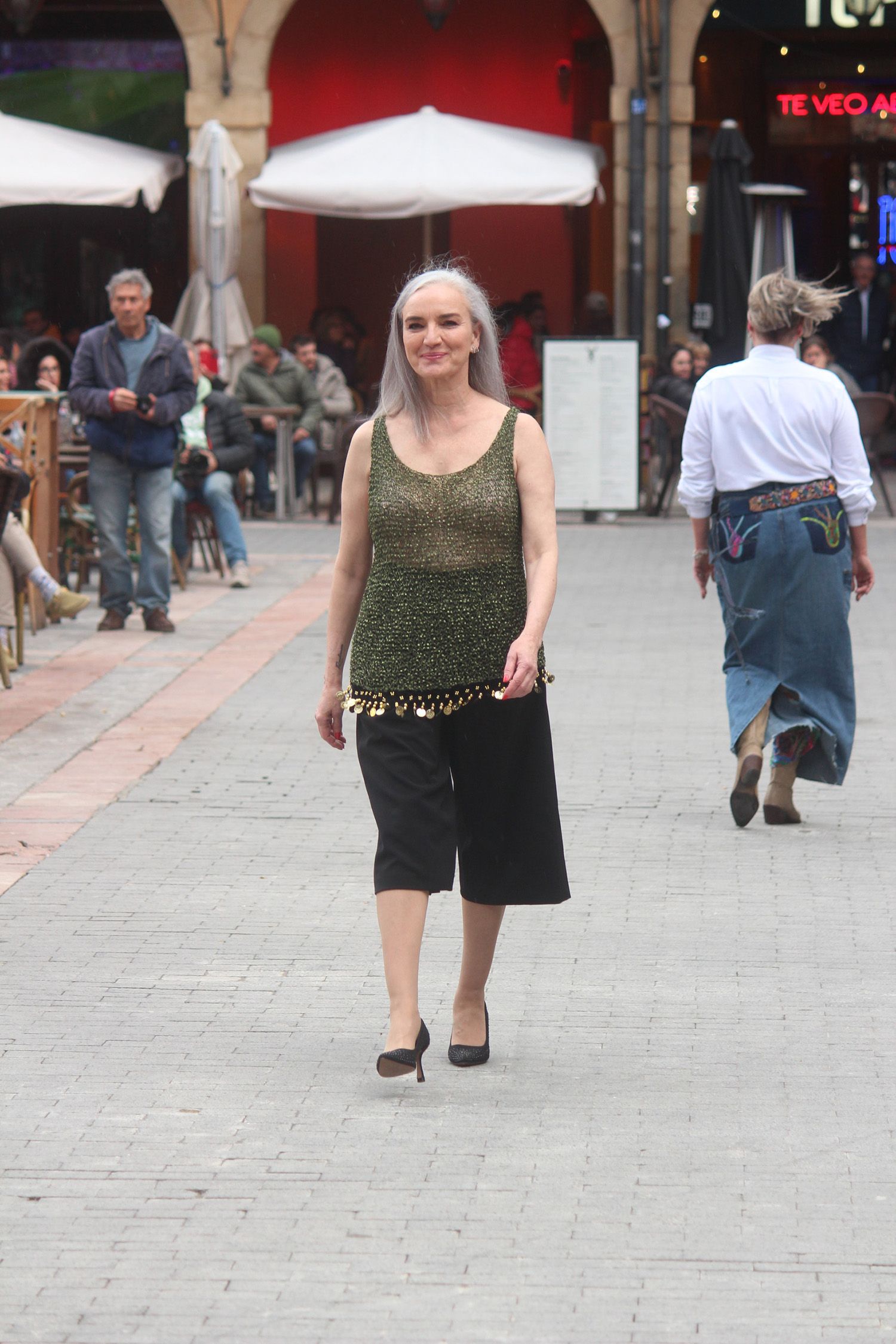 Moda en la calle - Desfile de jóvenes diseñadores leoneses