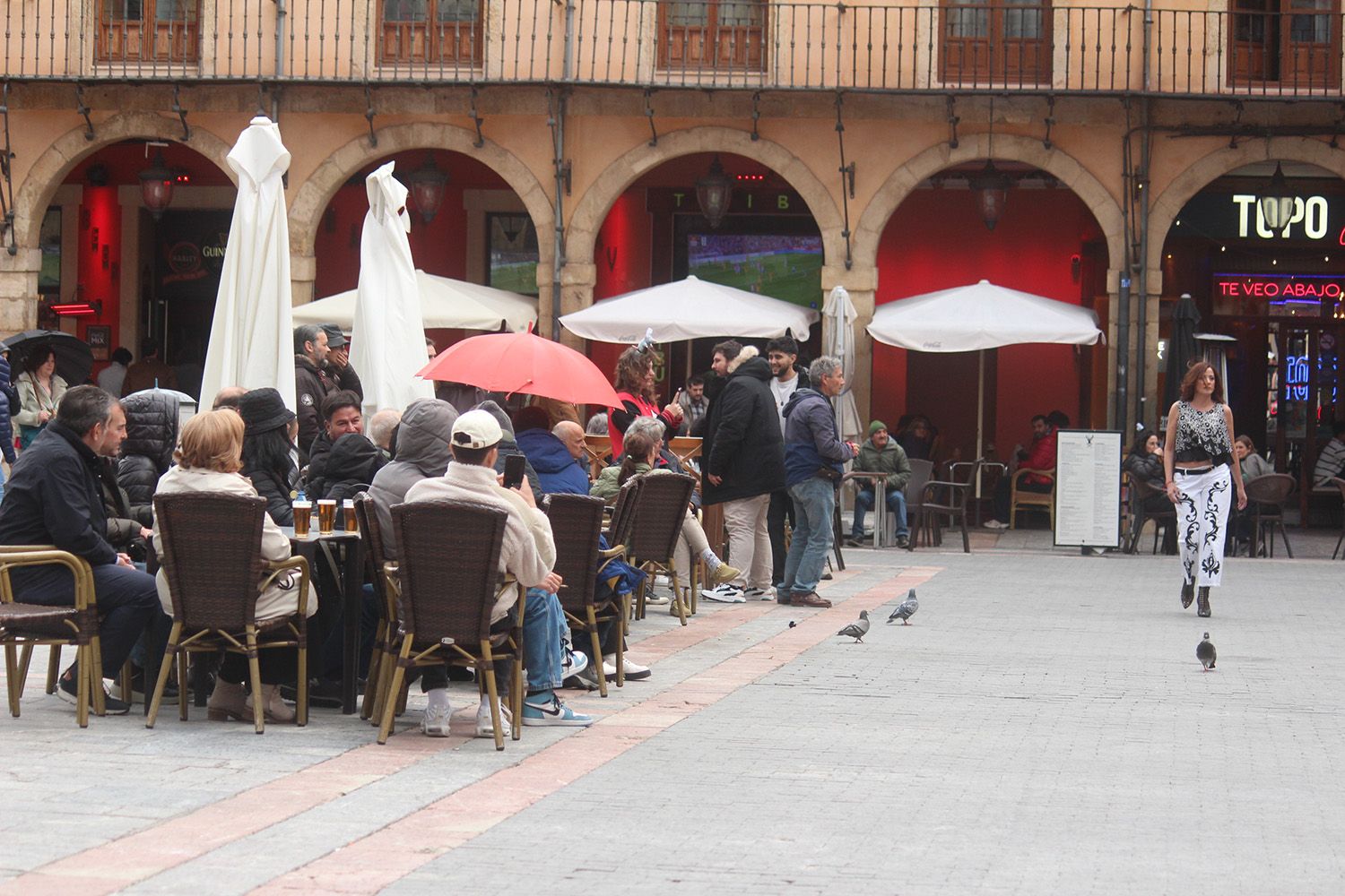 Moda en la calle - Desfile de jóvenes diseñadores leoneses