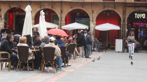 Moda en la calle - Desfile de jóvenes diseñadores leoneses