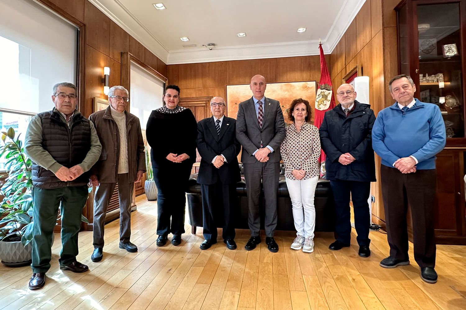La Asociación Leonesa de Caridad (Asleca) presenta al alcalde de León su nueva junta directiva