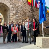 León celebra el Día de Europa con la lectura de los Decreta en la calle Carreras