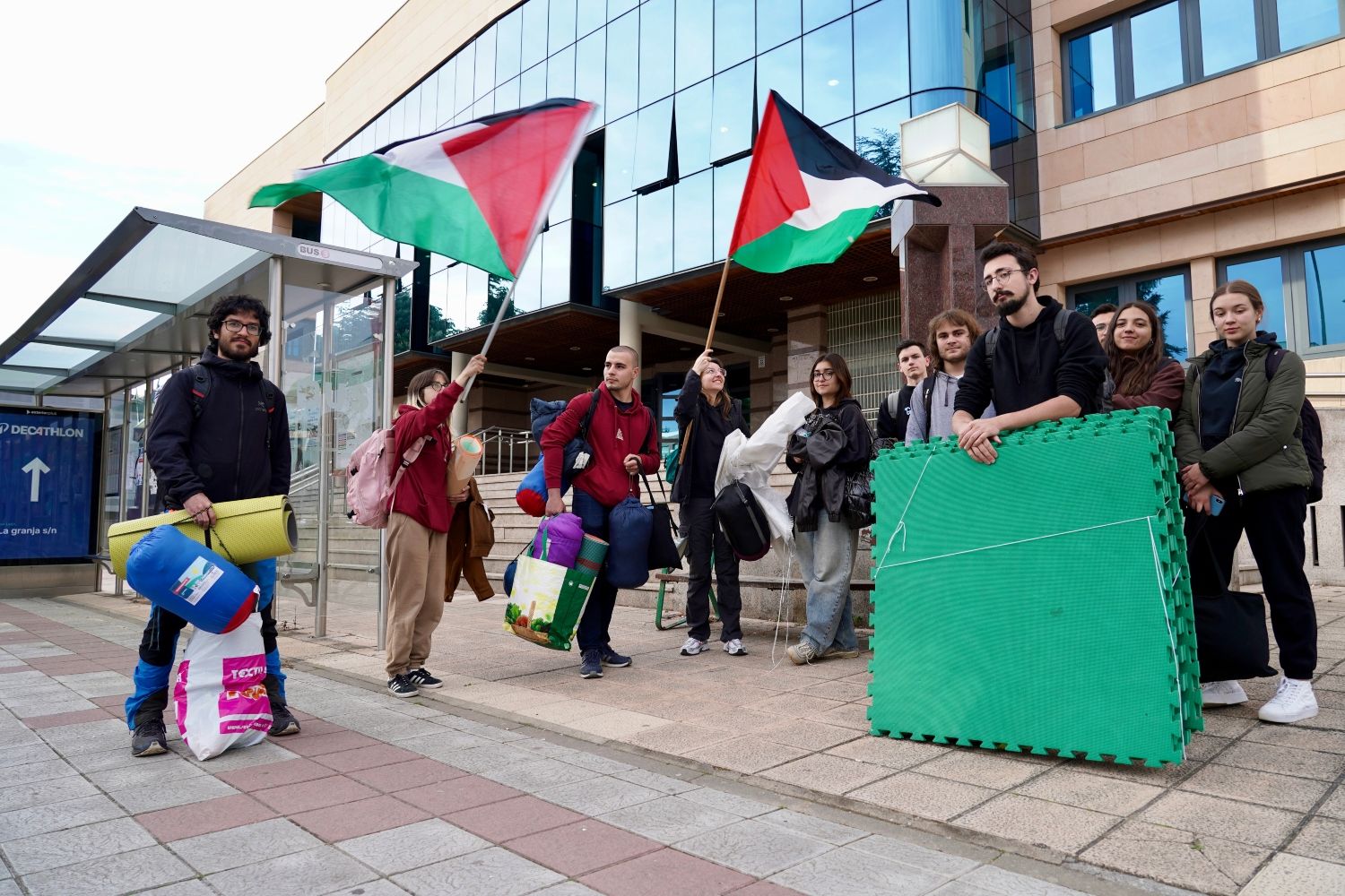 Acampada en la Biblioteca Universitaria de León en apoyo al pueblo palestino | Campillo / ICAL