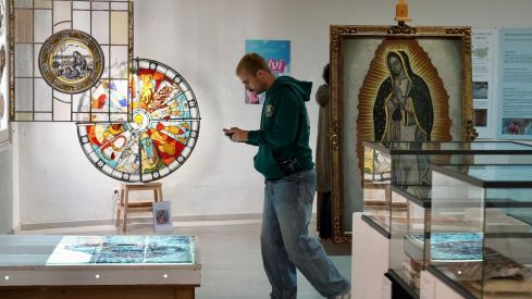 Inauguración de la exposición colectiva de los alumnos de la Escuela de Arte de León | Campillo / ICAL.