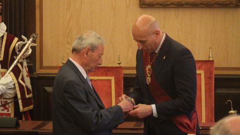 Marcelino Félix Fernández Ibáñez, Hijo Predilecto de la Ciudad de León Marcelino Félix Fernández Ibáñez, Hijo Predilecto de la Ciudad de León