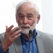 Juan Pedro Aparicio presenta su novela histórica ‘El sueño del emperador’ en el Hotel Gaudí de Astorga (León)