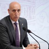 Diez defiende la autonomía de León en el Día de la Constitución: "Un texto en el que cabe nuestro derecho y potestad jurídica para tener la capacidad de autogobierno"