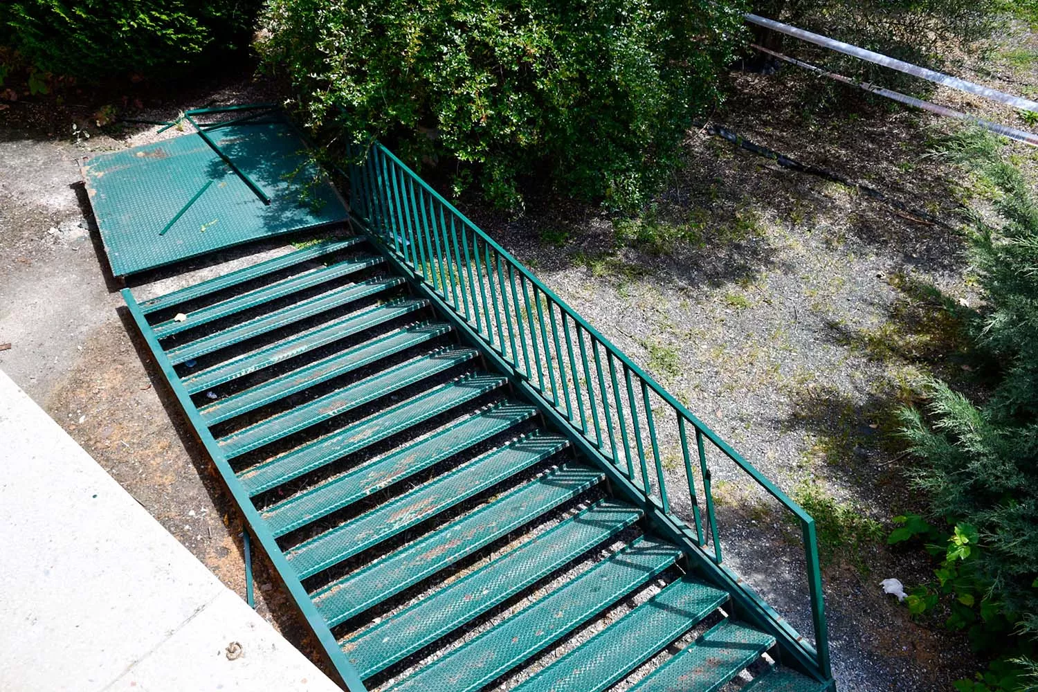 Escalera rota del IES Álvaro de Mendaña 3