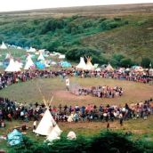 Imagen de un encuentro de la Familia Arcoiris en 1993 en Irlanda | Michael Bee / Rainbow Gatherings