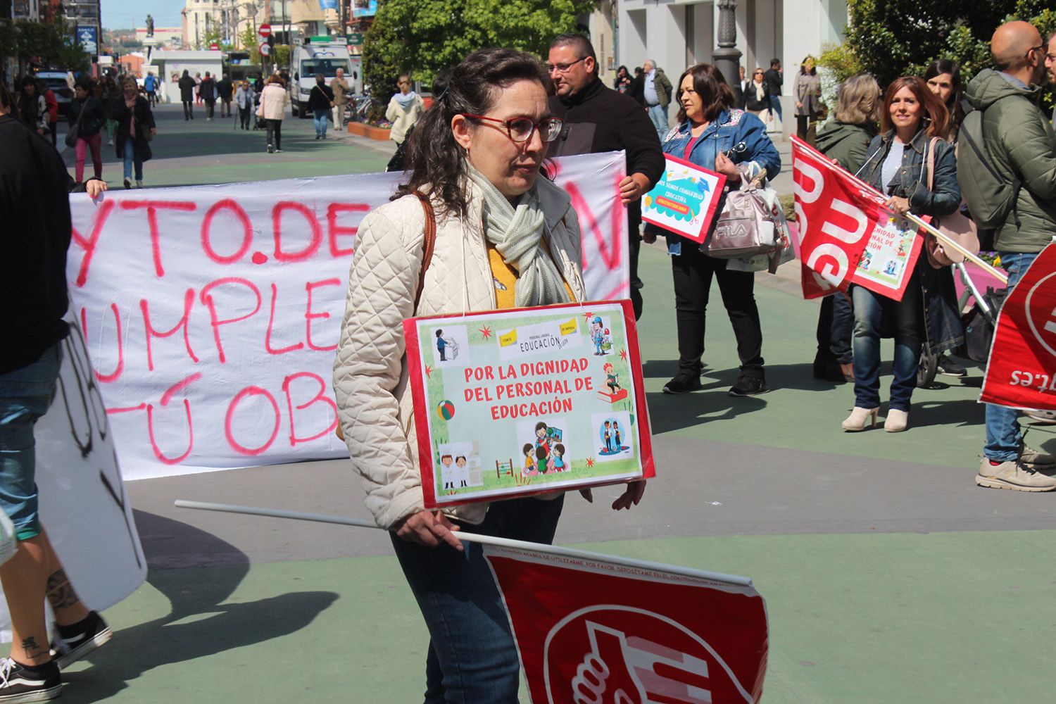 Concentración por el mal estado de los colegios públicos de León