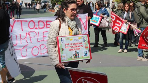 Concentración por el mal estado de los colegios públicos de León