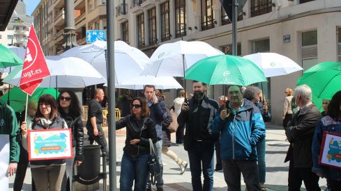 Concentración por el mal estado de los colegios públicos de León