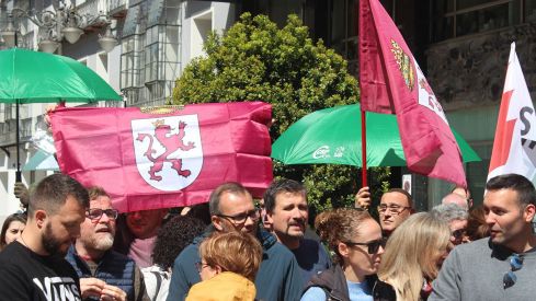 Concentración por el mal estado de los colegios públicos de León