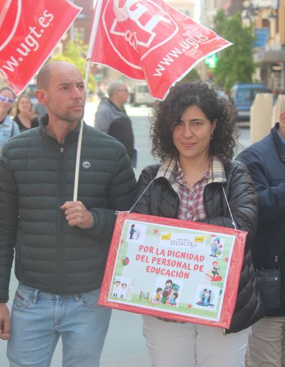 Concentración por el mal estado de los colegios públicos de León
