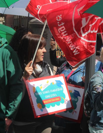 Concentración por el mal estado de los colegios públicos de León