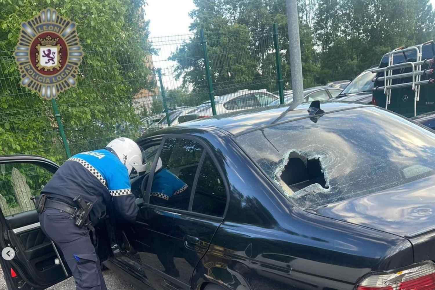 Un hombre atropella a un agente de la Policia Local de León mientras intentaba huir de su deteción