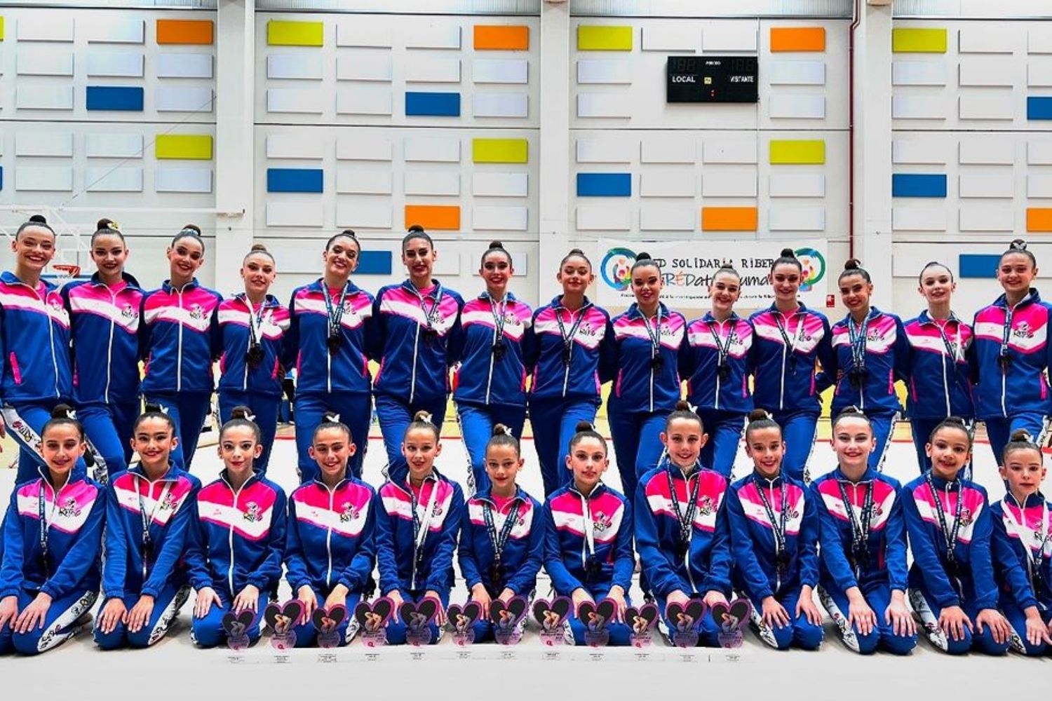 Este fin de semana se ha celebrado el campeonato autonómico absoluto de individuales y de equipos donde nuestras gimnastas, además de conseguir multitud de medallas en la clasificación por aparatos y varios pod (1)