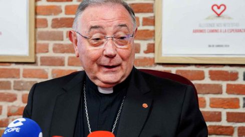 El obispo de León espera “con alegría” su participación en la misa de inicio del pontificado de León XIV 