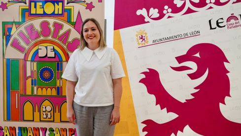 La concejala de Fiestas del Ayuntamiento de León, Camino Orejas, presenta el programa de las fiestas de San Juan y San Pedro| Campillo / ICAL