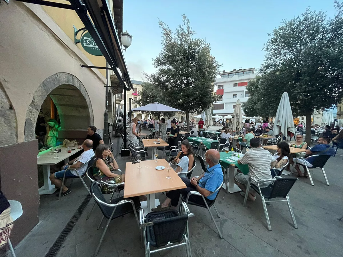 Terrazas calor Ponferrada Bierzo La Estafeta | El primer fin de semana de junio elevará los termómetros Terrazas calor Ponferrada Bierzo La Estafeta | El primer fin de semana de junio elevará los termómetros