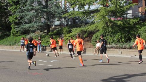 Más de 1.500 escolares participan en actividades deportivas del Tour del Talento en León con profesionales de varias disciplinas
