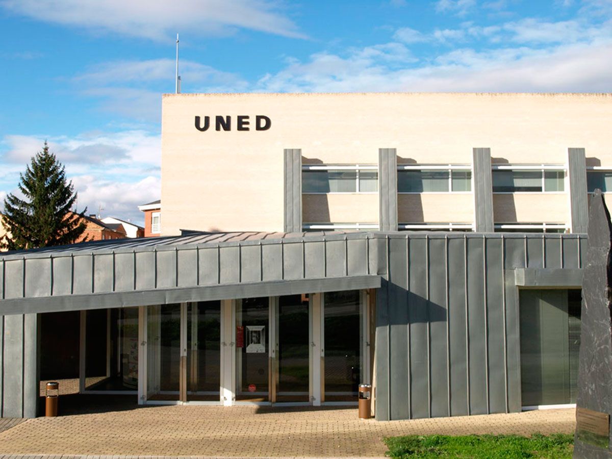 Uned de Ponferrada | Convocadas 25 plazas de dinamizadores en León del programa Redprendiendo en tu pueblo para el próximo curso