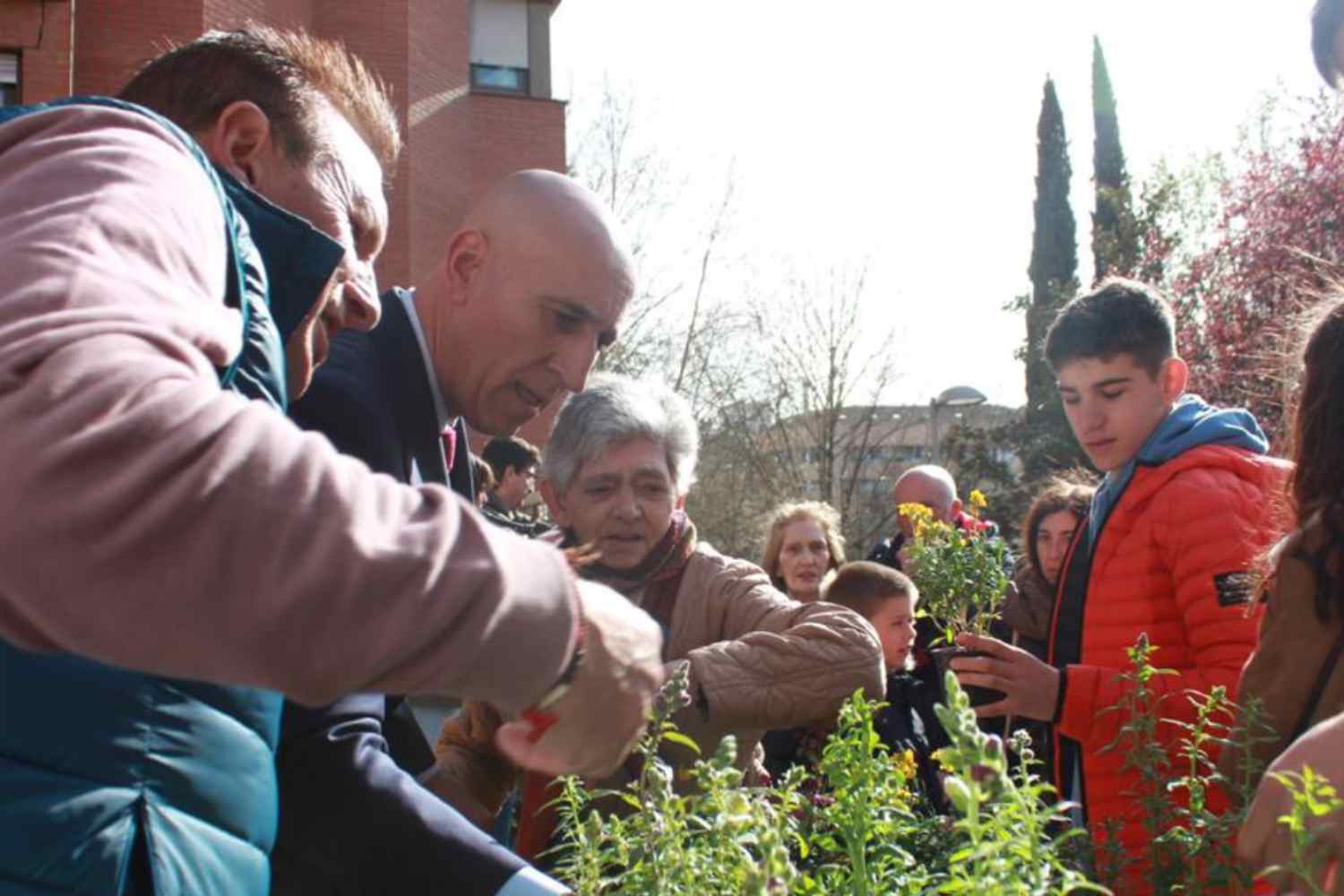 El Ayuntamiento de León se suma a la celebración del Día del Medio Ambiente con el reparto de 2.000 plantas