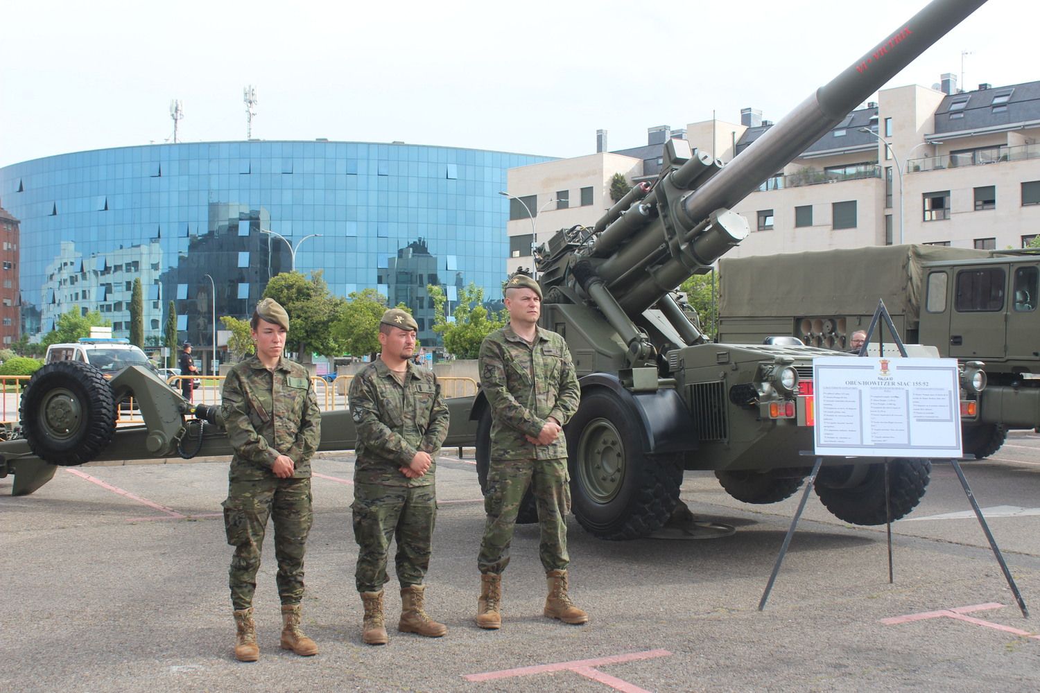 Exposición de materiales de las Fuerzas Armadas y Guardia Civil de León