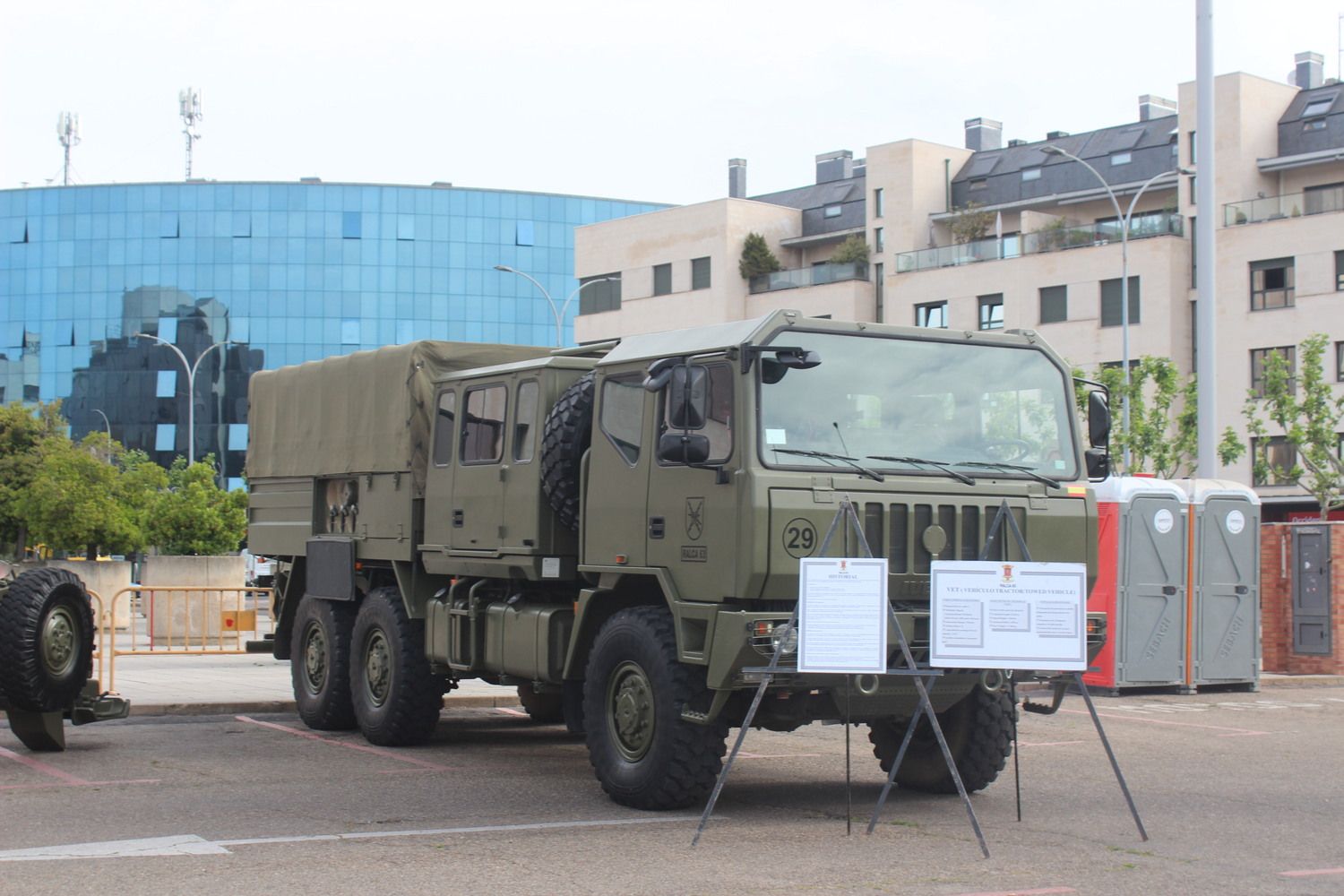 Exposición de materiales de las Fuerzas Armadas y Guardia Civil de León