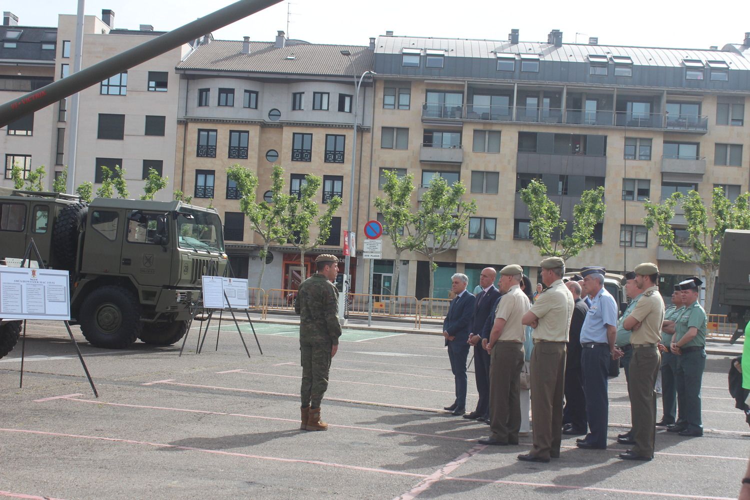 Exposición de materiales de las Fuerzas Armadas y Guardia Civil de León