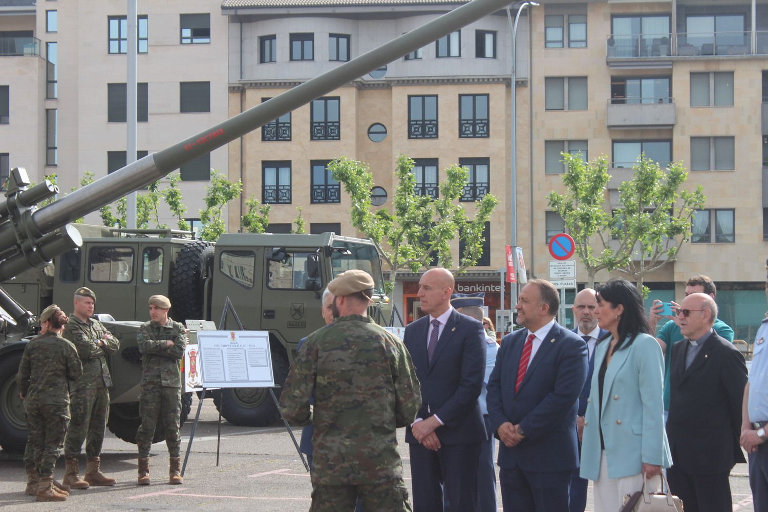 Exposición de materiales de las Fuerzas Armadas y Guardia Civil de León