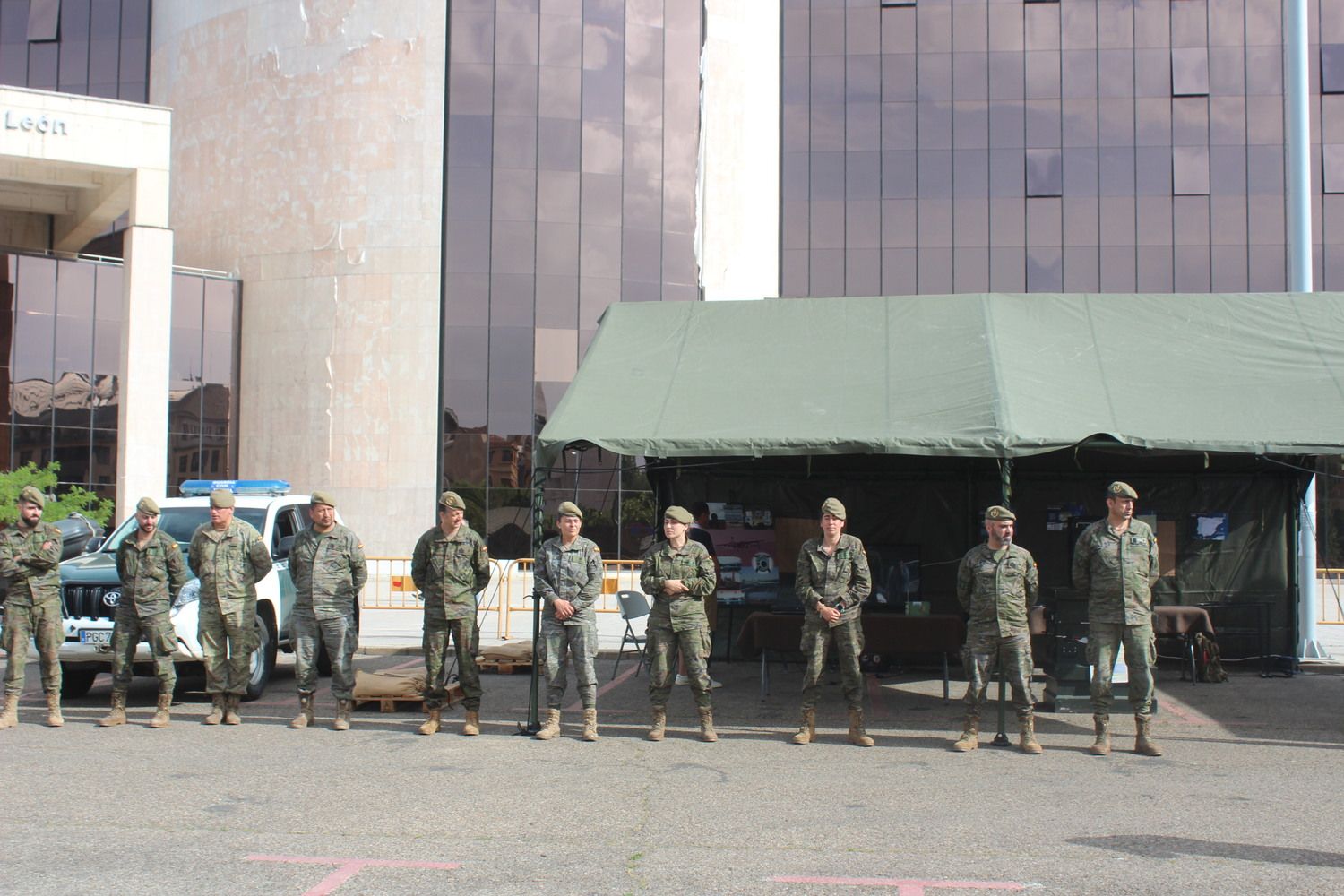 Exposición de materiales de las Fuerzas Armadas y Guardia Civil de León