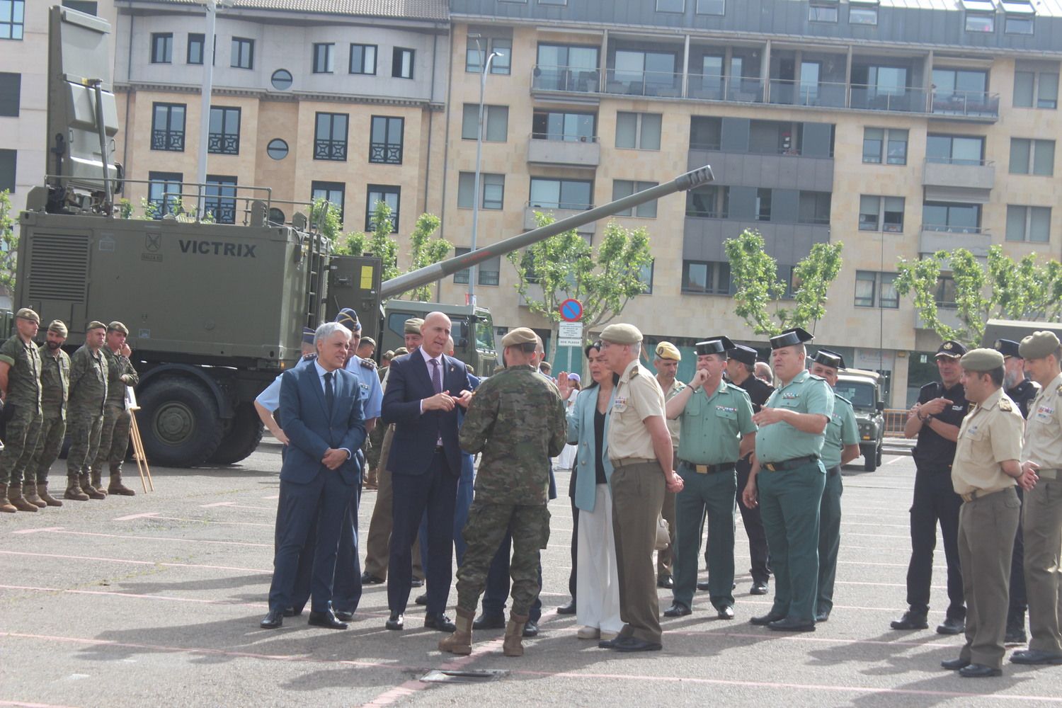 Exposición de materiales de las Fuerzas Armadas y Guardia Civil de León