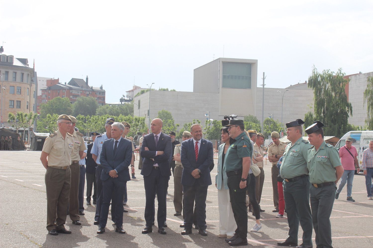 Exposición de materiales de las Fuerzas Armadas y Guardia Civil de León