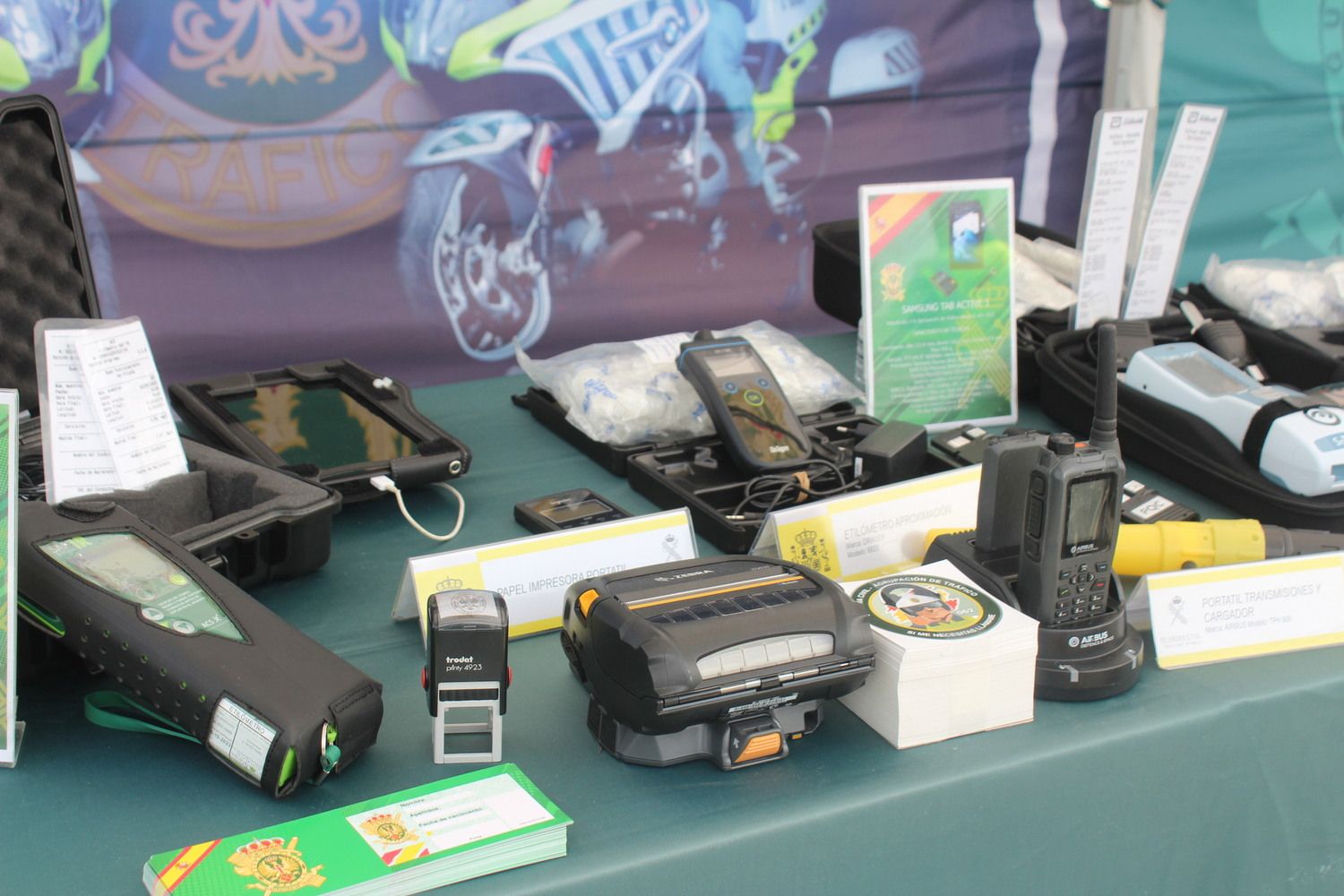 Exposición de materiales de las Fuerzas Armadas y Guardia Civil de León