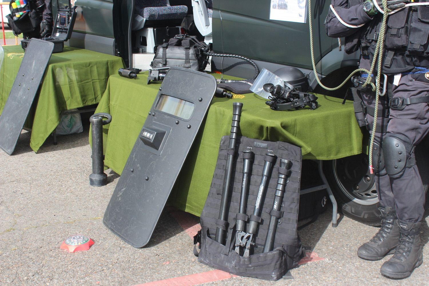 Exposición de materiales de las Fuerzas Armadas y Guardia Civil de León