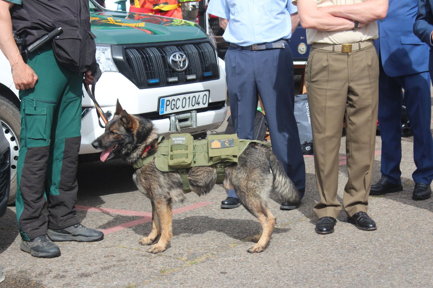 Exposición de materiales de las Fuerzas Armadas y Guardia Civil de León