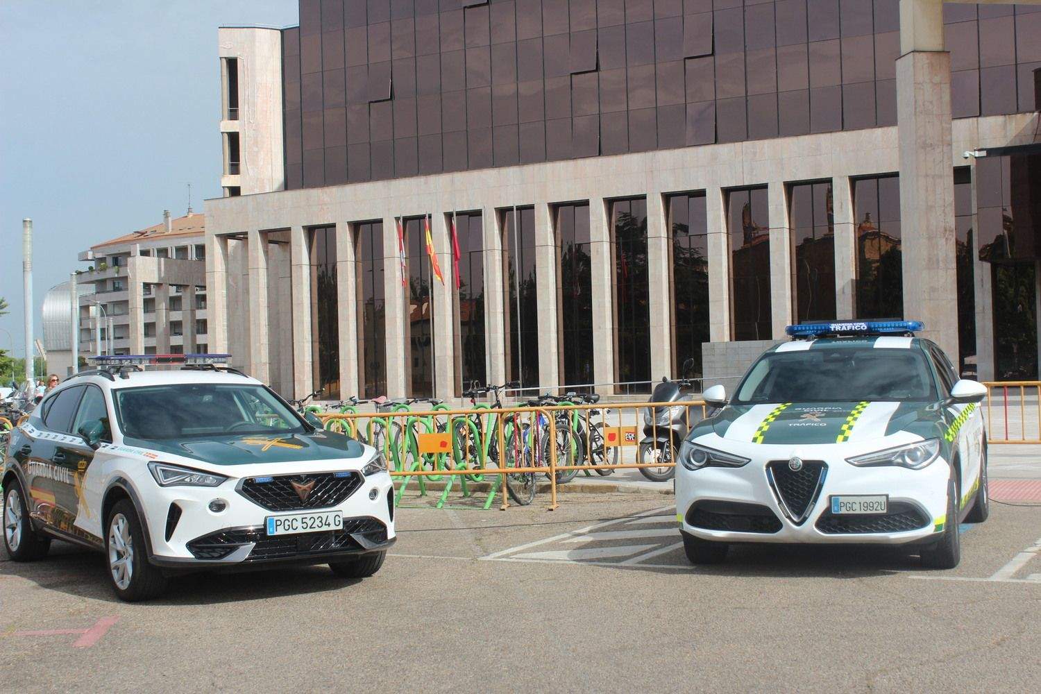 Exposición de materiales de las Fuerzas Armadas y Guardia Civil de León