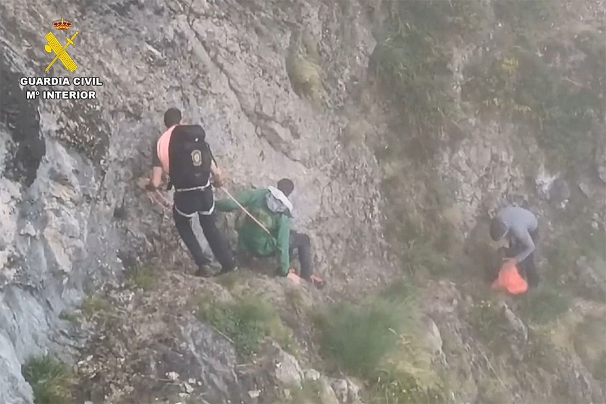 Rescatado un montañero enriscado en "La Canal de los Mesones" en Posada de Valdeón (León)