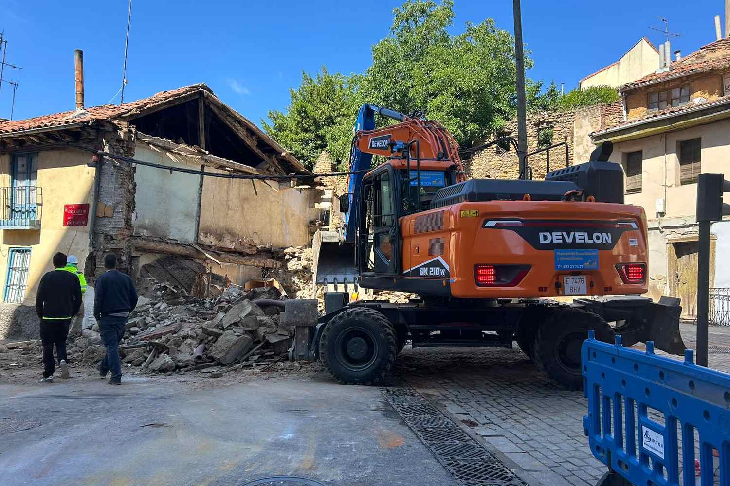 Así avanza la demolición de la casa que liberará el entorno de Las Cercas