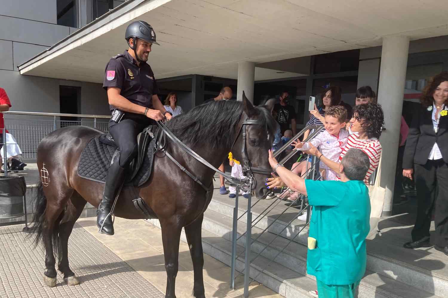 exhibición policia nacional hospital