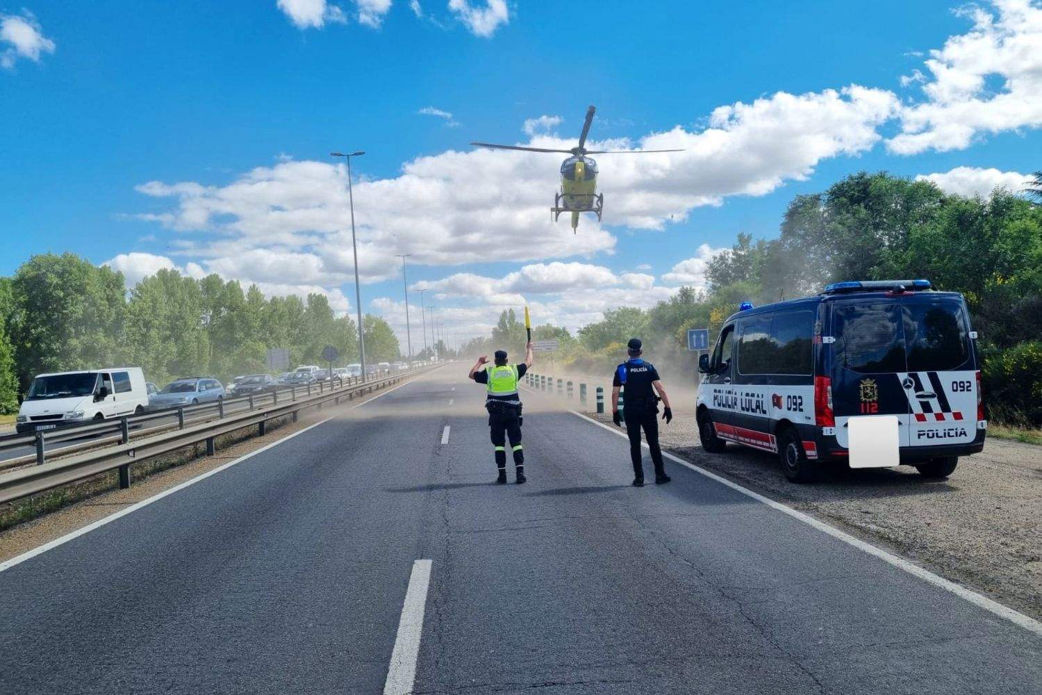 Vuelca un camión en la rotonda deLa Granja en León 