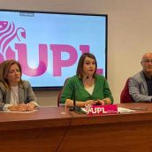 La secretaria de Educación de UPL, Sheila Fernández (C)