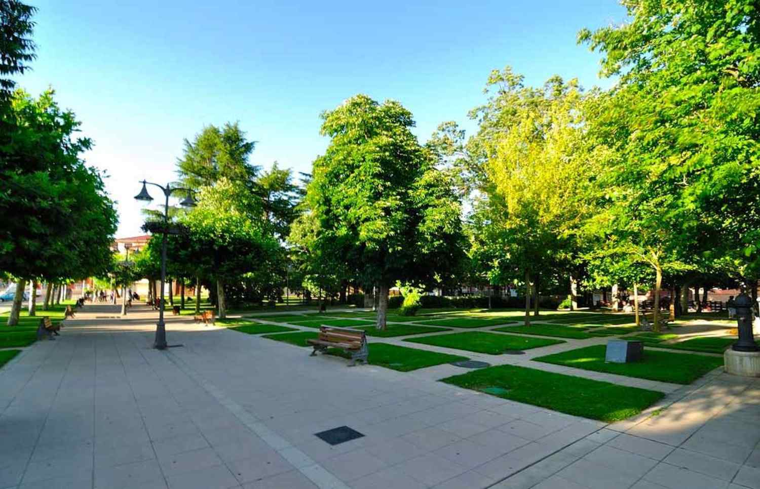 Jardín de los Patos en Valencia de Don Juan Jardín de los Patos en Valencia de Don Juan