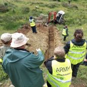 Búsqueda de fusilados durante la guerra civil en una fosa en Sena de Luna (León) Búsqueda de fusilados durante la guerra civil en una fosa en Sena de Luna (León)