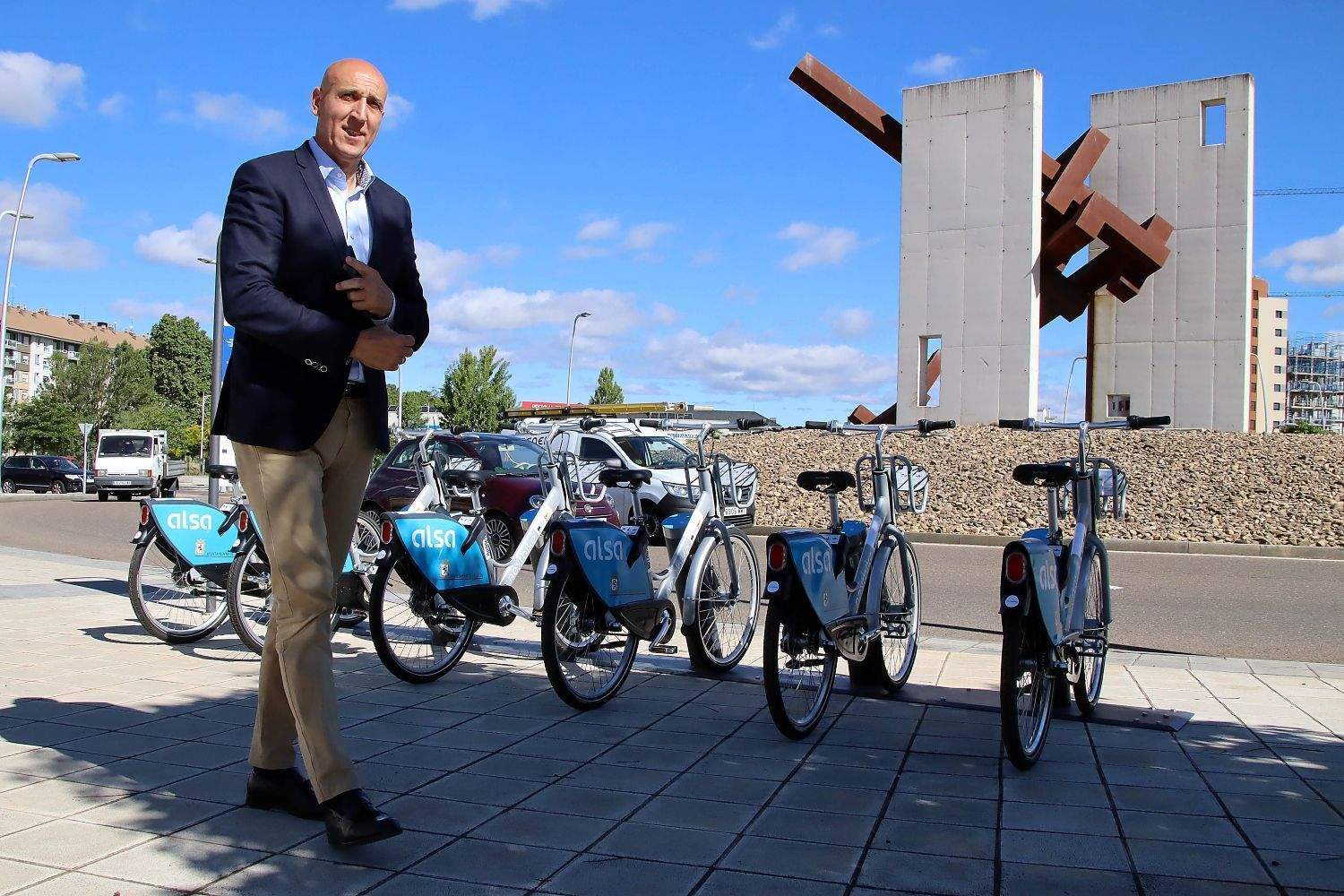 Presentación de una nueva estación de préstamo de bicicletas | Peio García / ICAL